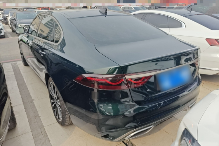 捷豹XFL 2024款 2.0T P250 两驱尊享豪华版车身外观4