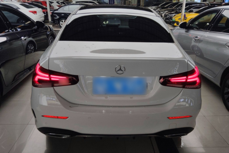 奔驰A级 2021款 A 200 L 运动轿车动感型车身外观6