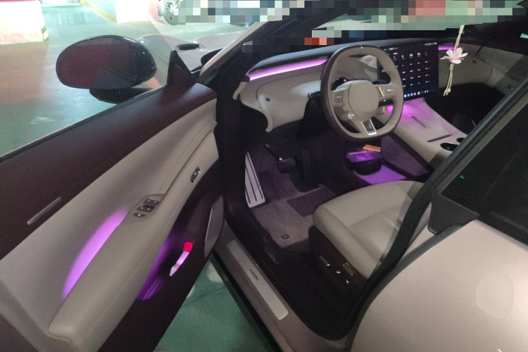 小米汽车 小米YU7 2025款 超长续航四驱Pro版中控内饰20