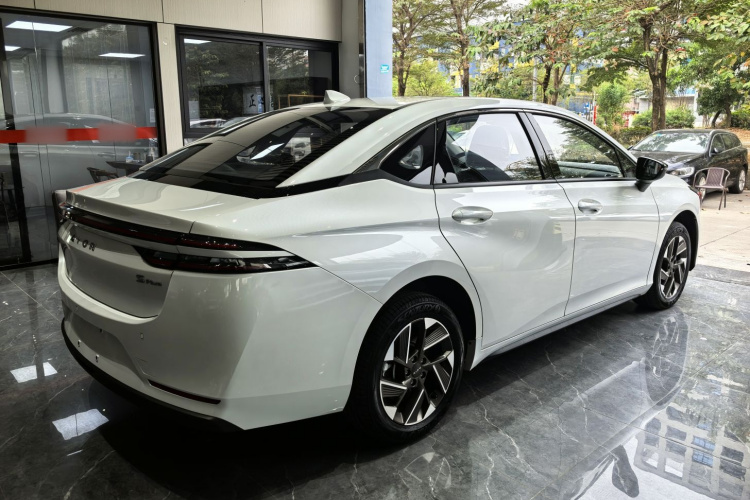 埃安 AION S Plus 2026款 豪华版车身外观6004