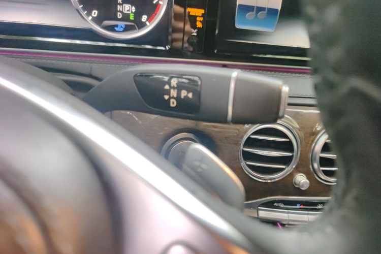奔驰S级 2014款 S 320 L 商务型局部细节18