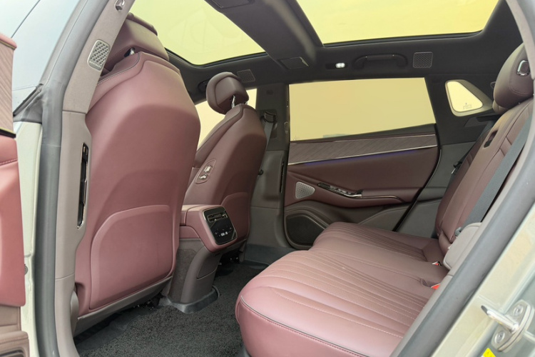 腾势Z9GT 2024款 1100四驱Max版中控内饰7002