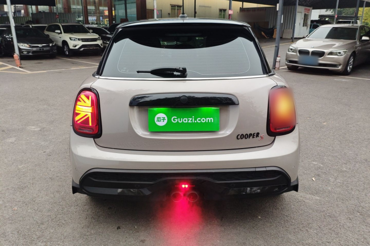MINI 2023款 2.0T COOPER S 艺术家 五门版车身外观6