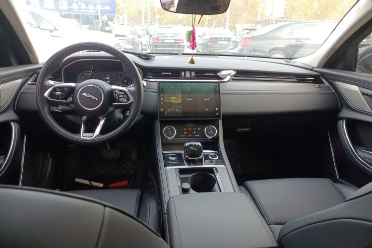 捷豹XFL 2022款 XFL 2.0T P200 两驱精英豪华版中控内饰7002