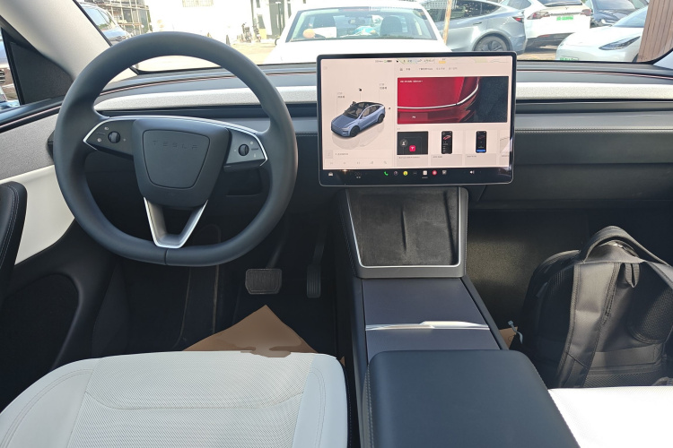 特斯拉 Model Y 2025款 后轮驱动版中控内饰7002