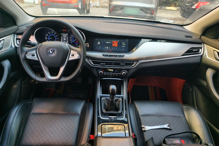 长安 逸动 2019款 高能版 1.6L GDI 手动先锋型 国VI中控内饰7002