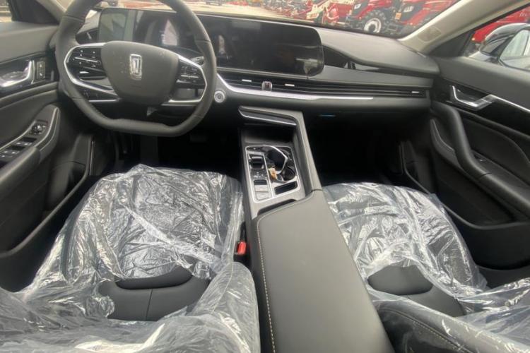 奔腾B70 2025款 龙耀版  1.5T 乐享定制型中控内饰7002