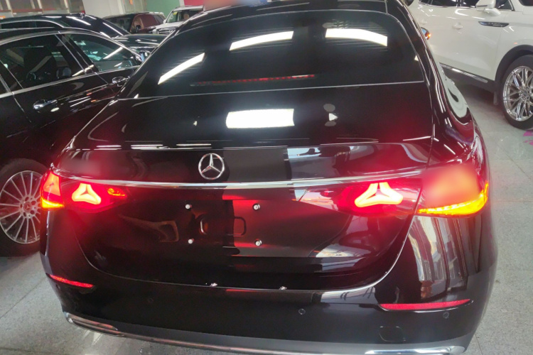 奔驰E级 2025款 E 300 L 时尚型车身外观6