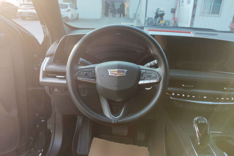 凯迪拉克XT4 2024款 28T 两驱豪华型中控内饰13
