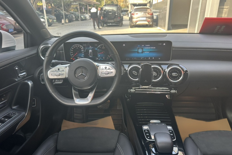 奔驰A级 2019款 改款 A 200 L 运动轿车局部细节16