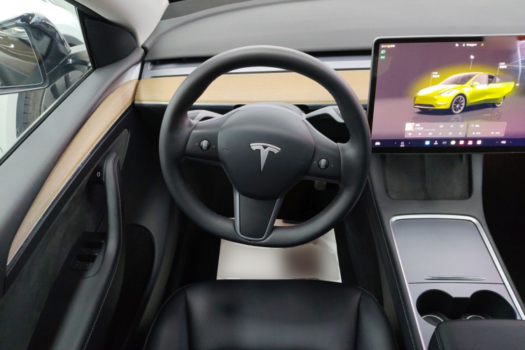 特斯拉 Model Y 2022款 后轮驱动版中控内饰13