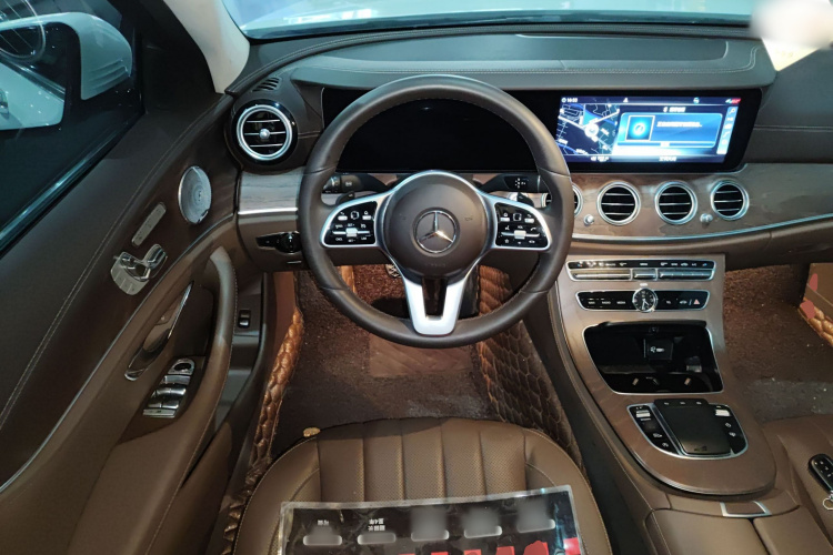 奔驰E级 2020款 E 300 L 豪华型中控内饰13
