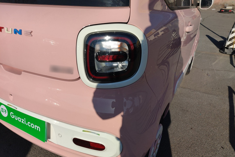 奔腾小马 2025款 222km 闪电马车身外观9