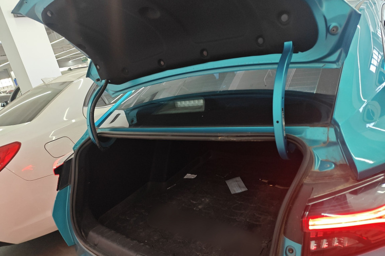 东风风神 奕炫 2021款 230T 自动追梦版机舱底盘23