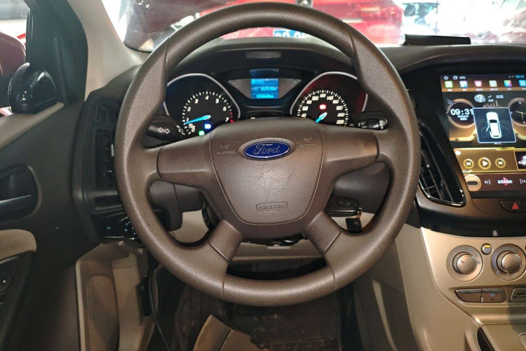 福特 福克斯 2012款 三厢 1.6L 自动舒适型局部细节13