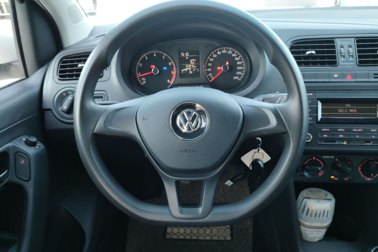 大众 Polo 2016款 1.4L 手动风尚型中控内饰13