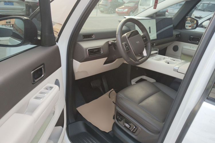 理想汽车 理想MEGA 2024款 Ultra中控内饰20