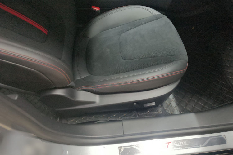 福特 蒙迪欧 2025款 2.0T EcoBoost E 混动 运动版 ST-Line局部细节41