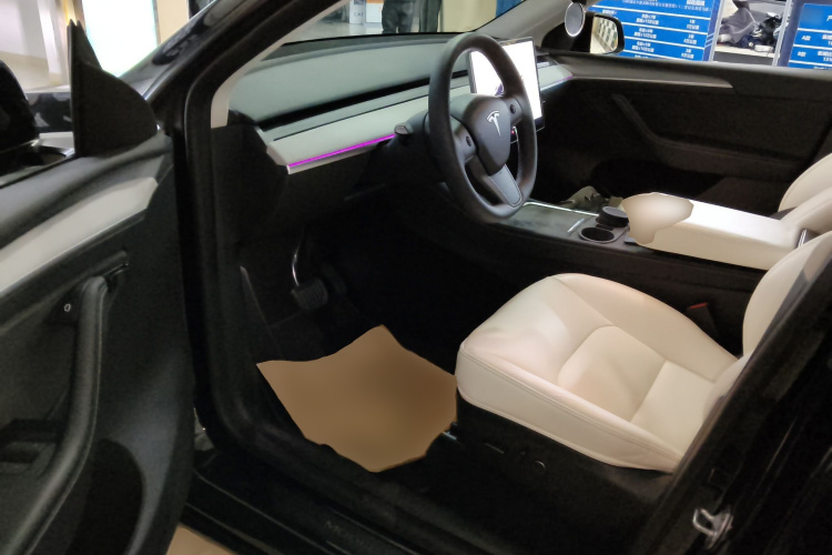 特斯拉 Model Y 2023款 后轮驱动版中控内饰7003