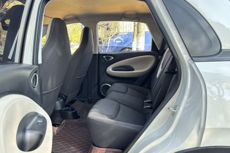 五菱汽车 五菱缤果 2023款 333km 快享款中控内饰7007