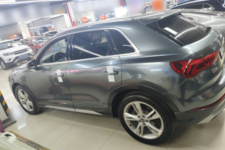 奥迪Q3 2020款 35 TFSI 时尚致雅型车身外观4