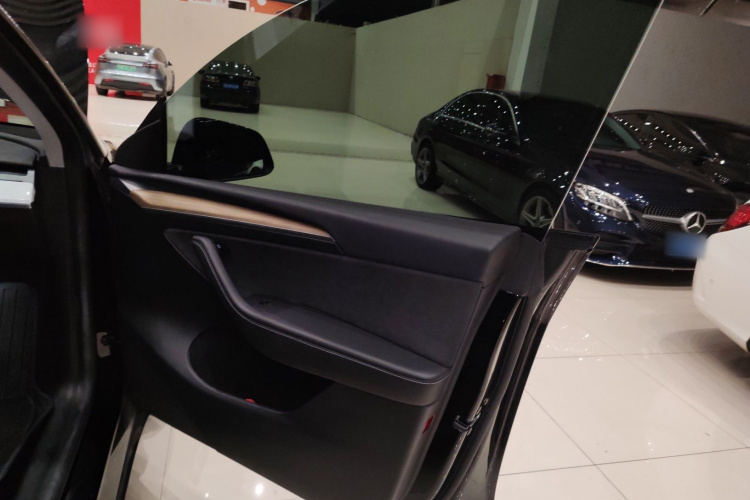 特斯拉 Model Y 2022款 改款 后轮驱动版中控内饰7005