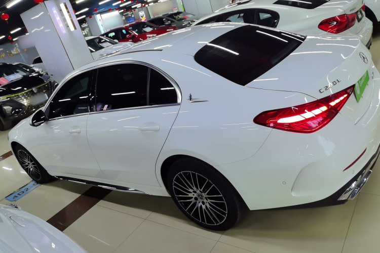 奔驰C级 2023款 C 200 L 运动版车身外观4