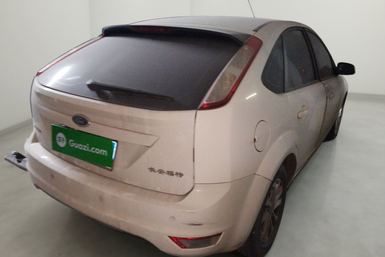 福特 福克斯 2013款 两厢经典 1.8L 手动基本型车身外观7