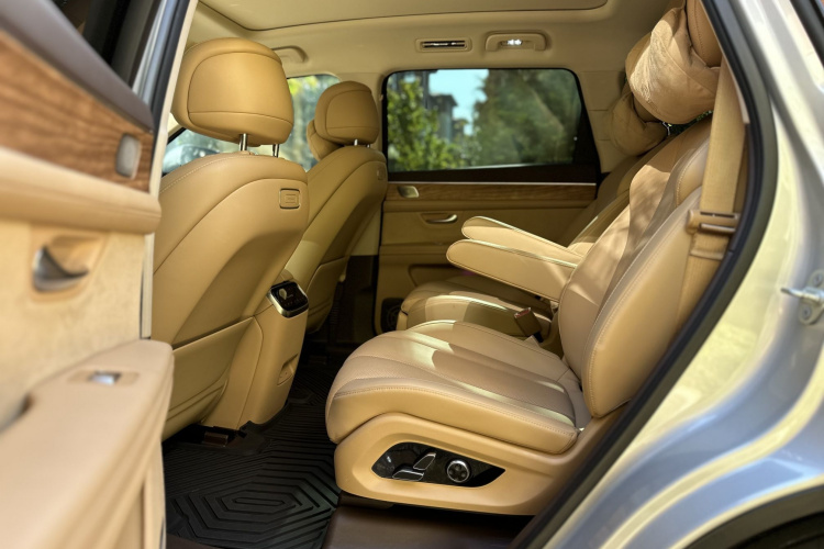 鸿蒙智行 问界M7 2024款 1.5T 智驾四驱Ultra版 6座中控内饰7001