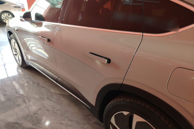 蔚来EC6 2023款 75kWh车身外观4