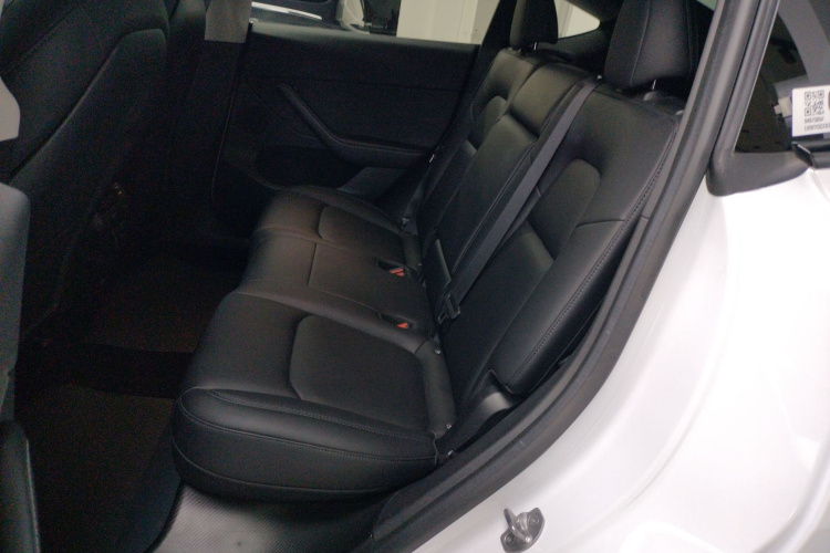 特斯拉 Model Y 2022款 改款 长续航全轮驱动版中控内饰7004