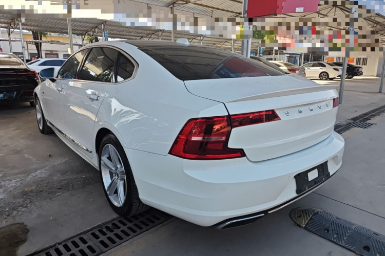 沃尔沃S90 2019款 T4 智逸版车身外观4