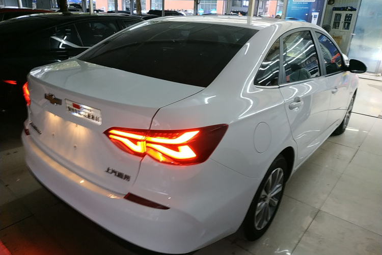 雪佛兰 科鲁泽 2022款 320 自动悦享天窗版车身外观7