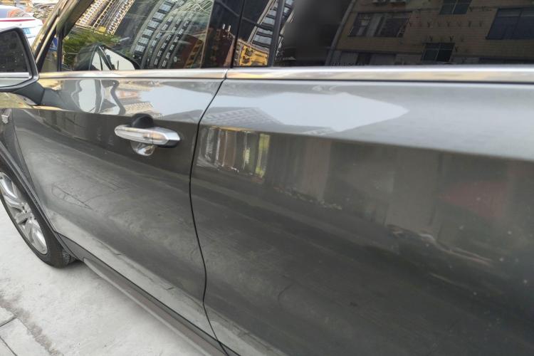 凯迪拉克XT4 2018款 28T 四驱领先型车身外观4