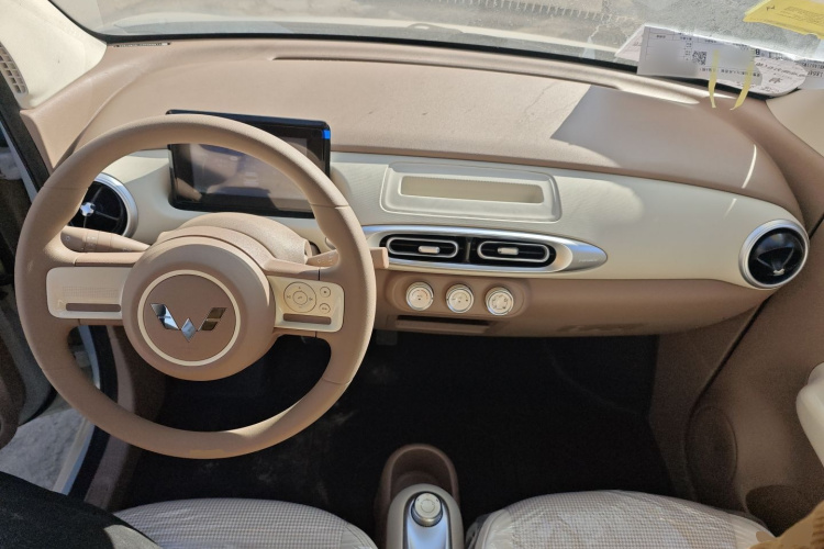 五菱汽车 宏光MINIEV 2025款 四门版 进阶款中控内饰12