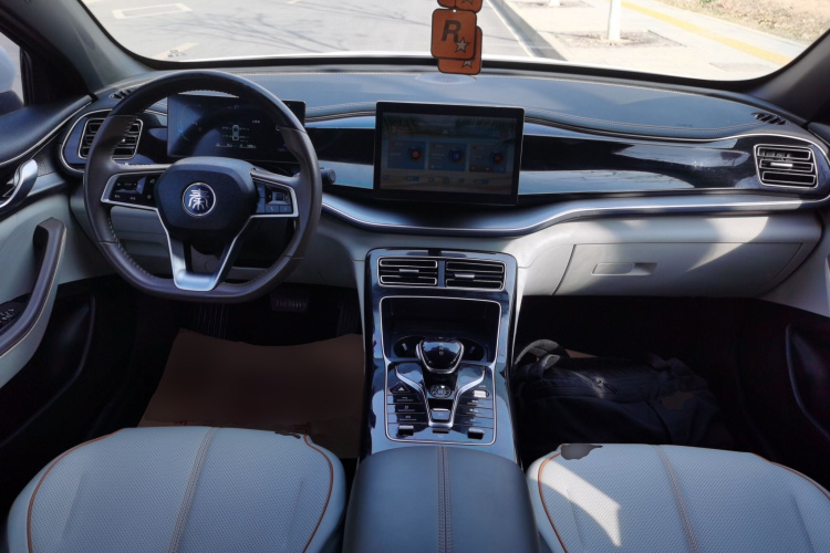 比亚迪 秦PLUS 2023款 冠军版 DM-i 55KM超越型中控内饰12