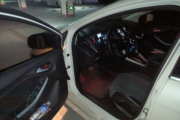 福特 福克斯 2018款 两厢经典 EcoBoost 180 自动运动型中控内饰20