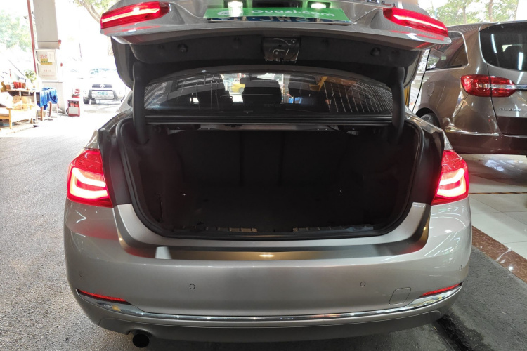 宝马3系 2016款 316Li 时尚型机舱底盘23