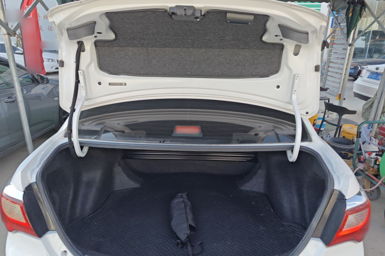 比亚迪F3 2020款 1.5L 手动超值版机舱底盘23