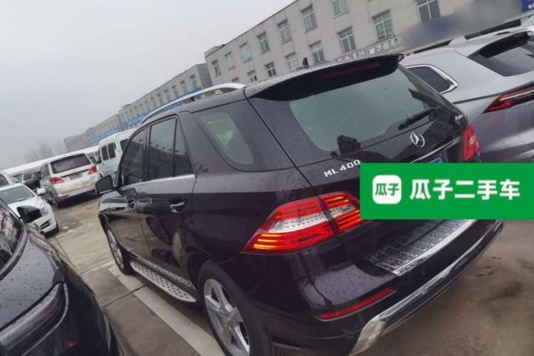 奔驰M级 2014款 ML 400 4MATIC动感型车身外观4