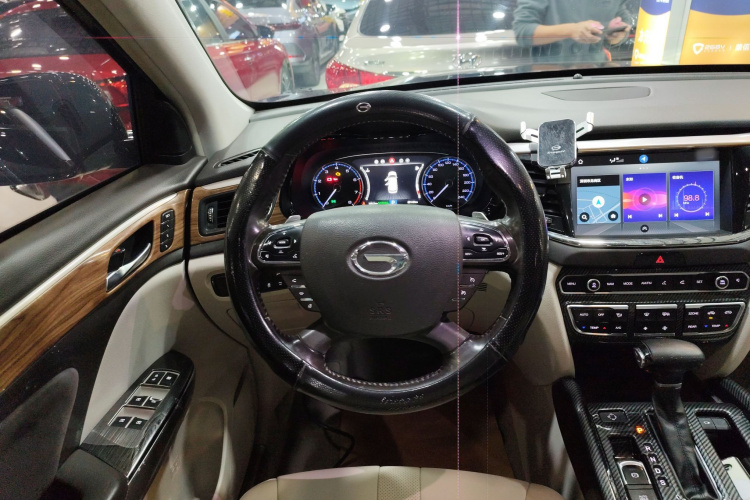 广汽传祺 传祺GS8 2017款 320T 两驱豪华智联版（七座）中控内饰13