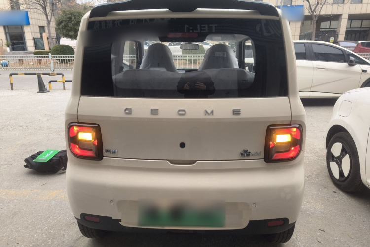 吉利银河 熊猫 2025款 210km 元气熊车身外观6