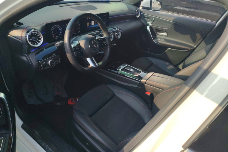 奔驰A级 2025款 A 200 L 时尚型中控内饰19