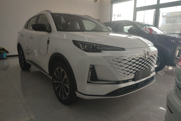 长安CS55PLUS PHEV 2025款 智慧新蓝鲸 125km 战舰版车身外观3
