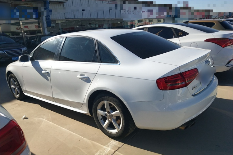 奥迪A4L 2013款 30 TFSI 自动舒适型车身外观4