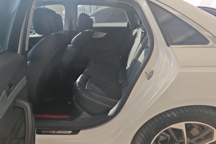 奥迪A4L 2023款 40 TFSI 时尚动感型中控内饰21