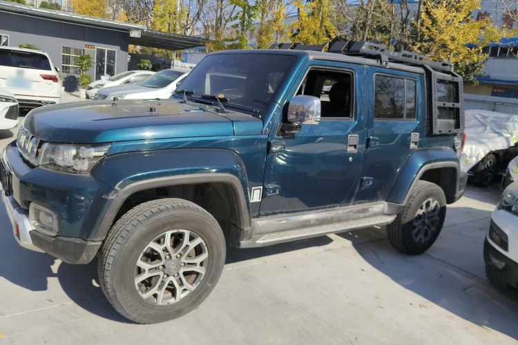 北京BJ40 2019款 2.3T 自动四驱城市猎人版尊享型 国VI车身外观4