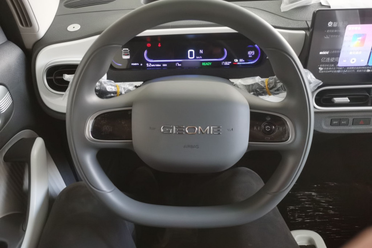 吉利银河 熊猫 2025款 210km 元气熊中控内饰13