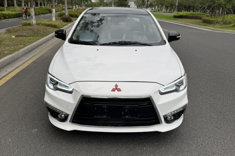 三菱 翼神 2016款 1.8L 手动黑白复刻版车身外观6005