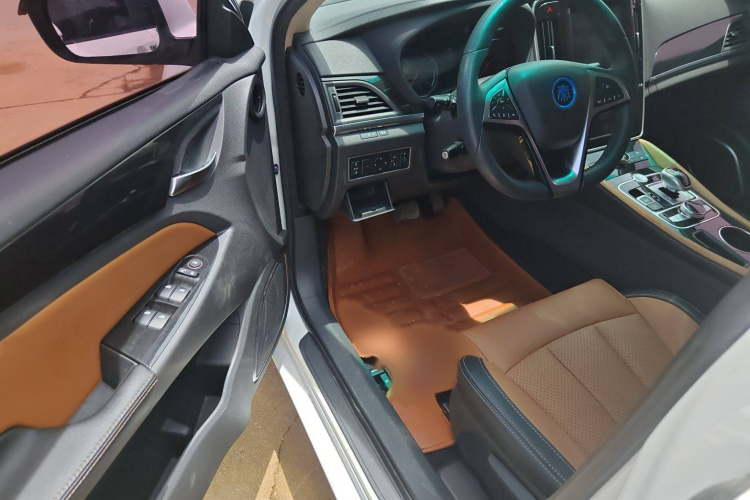 比亚迪 秦新能源 2017款 1.5T 尊贵型中控内饰7002